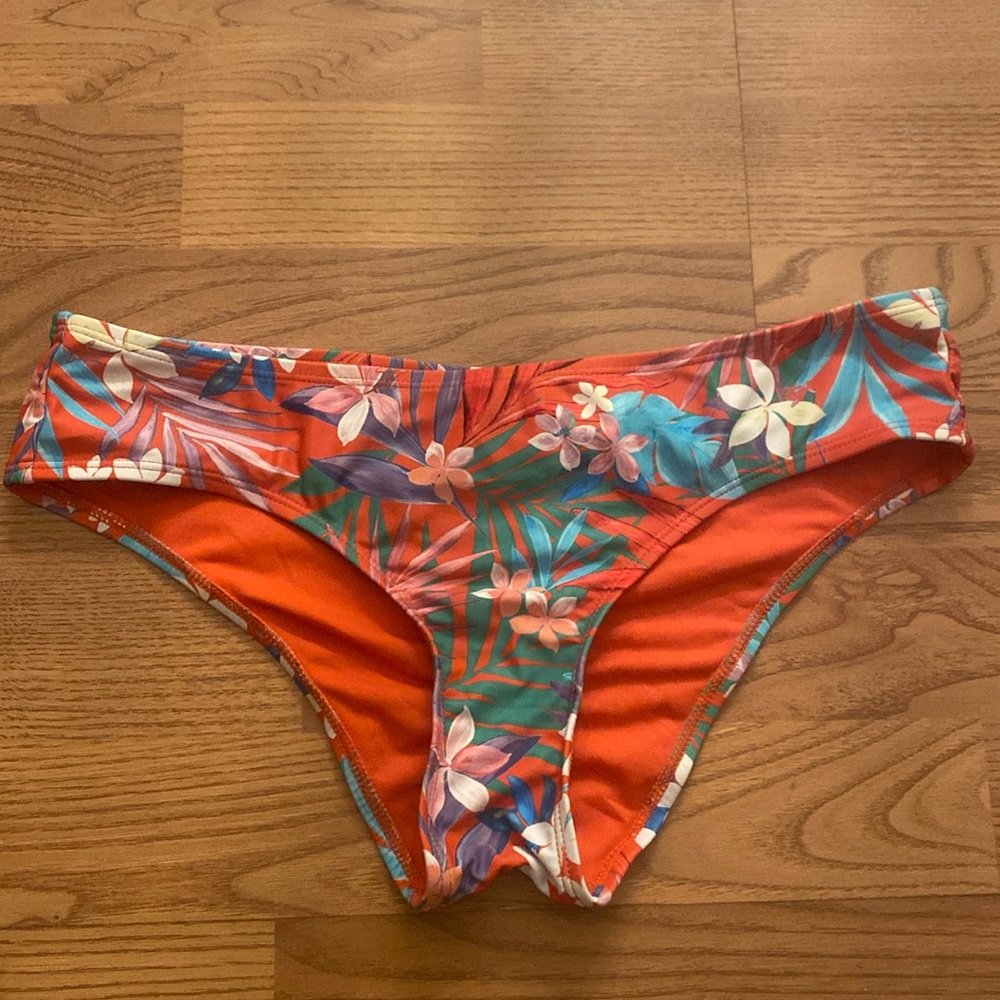 Flowery bikini bottoms